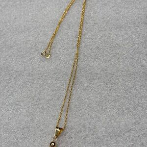 Elegant Gold Pendant Necklace